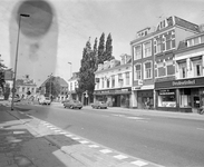 881230 Gezicht op de panden Biltstraat 14 (rechts) -lager te Utrecht, met links op de achtergrond de ...